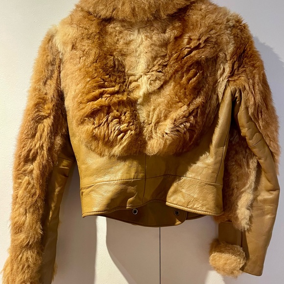 Stylish Leather-Fur Vest – Size S – Caramel Brown - Picture 5 of 6